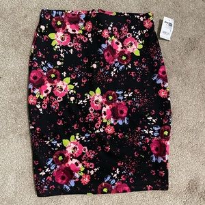 Charlotte Russe Pencil Skirt with Zipper on Back Black Floral Women’s Medium NWT